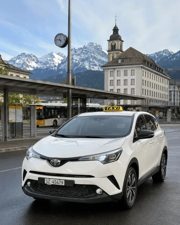 Nile Taxi at the railway station in Schwyz